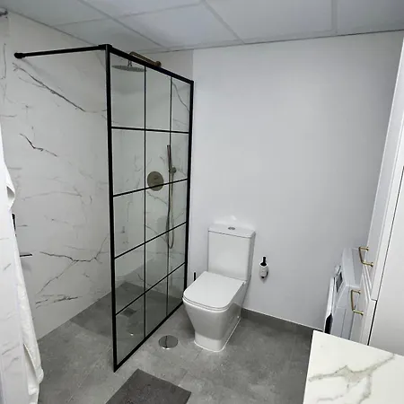 Newly Renovated & Apartmán