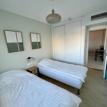 Newly Renovated & Lägenhet *