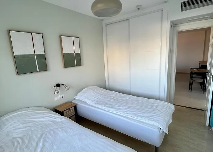 Newly Renovated & Lägenhet *