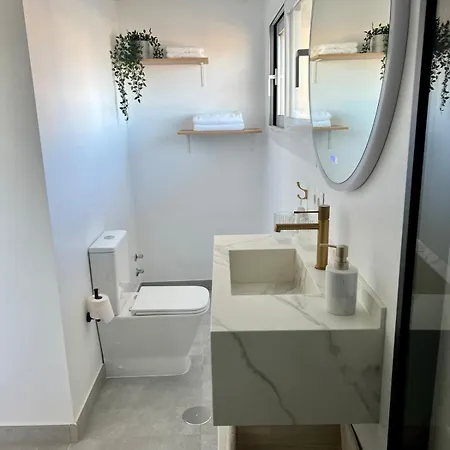 Newly Renovated & Apartment *