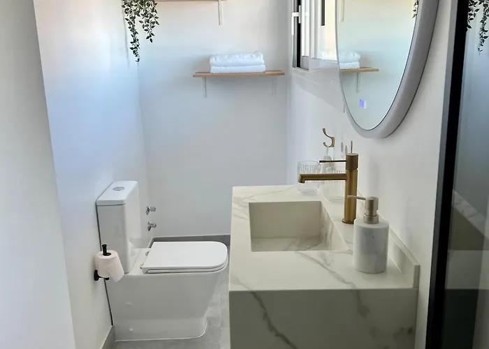 Newly Renovated & Apartment *